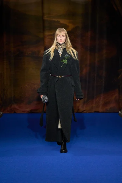 Look 8